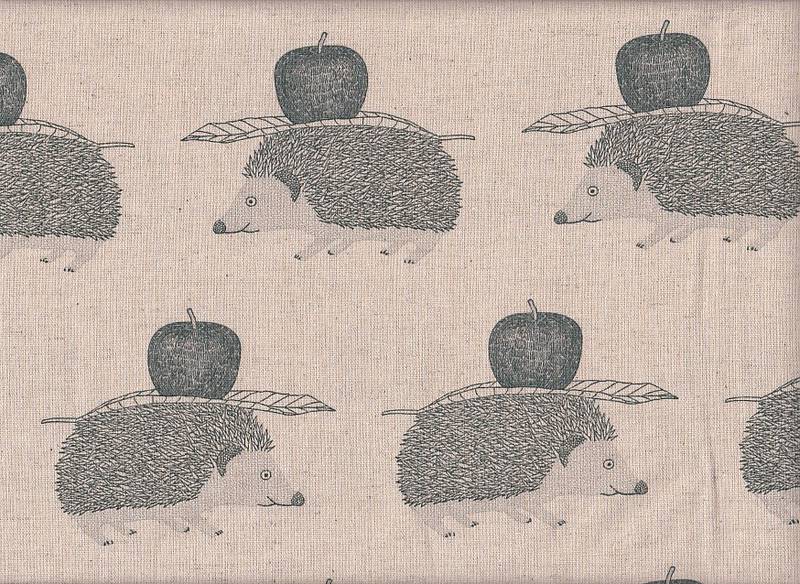 Igel und Apfel
